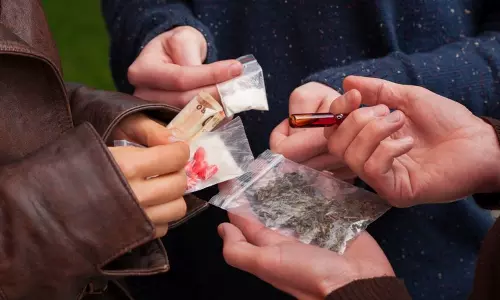 மாணவர்களிடம் அதிகரிக்கும் போதை மாத்திரைகள் புழக்கம்