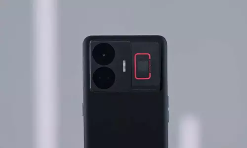 பத்து நிமிடங்களில் முழு சார்ஜ் - 240 வாட் ஃபாஸ்ட் சார்ஜிங் வீடியோ வெளியிட்ட ரியல்மி