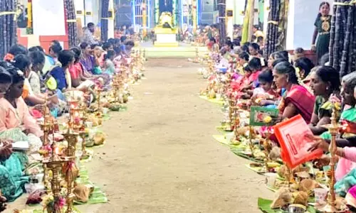 தூத்துக்குடி காமாட்சி அம்மன் கோவிலில் 501 திருவிளக்கு பூஜை