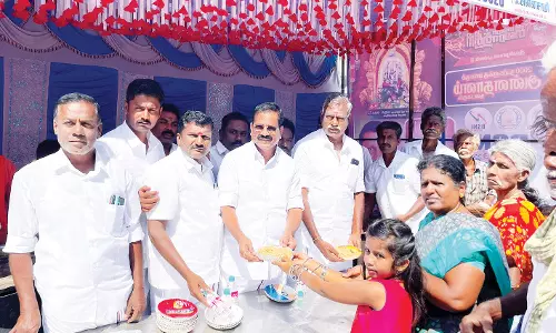 அ.தி.மு.க. செயலாளர் தலைமையில் அன்னதானம்