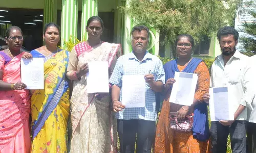 ராணுவ வீரரை தாக்கி மிரட்டல்: எஸ்.பி.அலுவலகத்தில் மனு