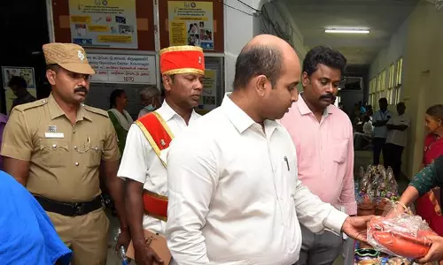 கிருஷ்ணகிரியில் 17 பயனாளிகளுக்கு மாதாந்திர உதவித்தொகை ஆணை கலெக்டர் வழங்கினார்