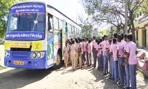 சாலை பாதுகாப்பு விழிப்புணர்வு கண்காட்சி