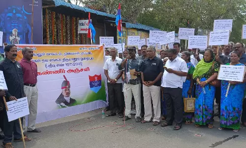 முன்னாள் முப்படை வீரர்கள் ஆர்ப்பாட்டம்