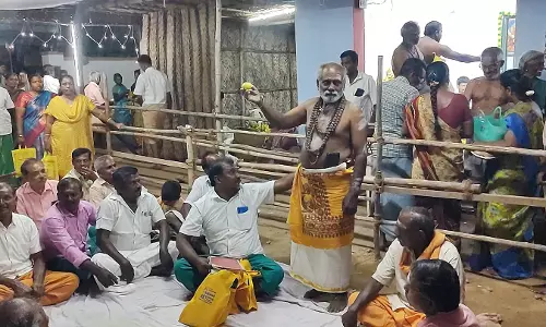 சாமி வெள்ளி மோதிரத்தை ரூ.32 ஆயிரத்துக்கு ஏலம் எடுத்த பக்தர்