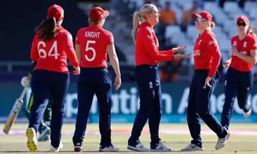 மகளிர் டி20 உலக கோப்பை - பாகிஸ்தானை பந்தாடியது இங்கிலாந்து
