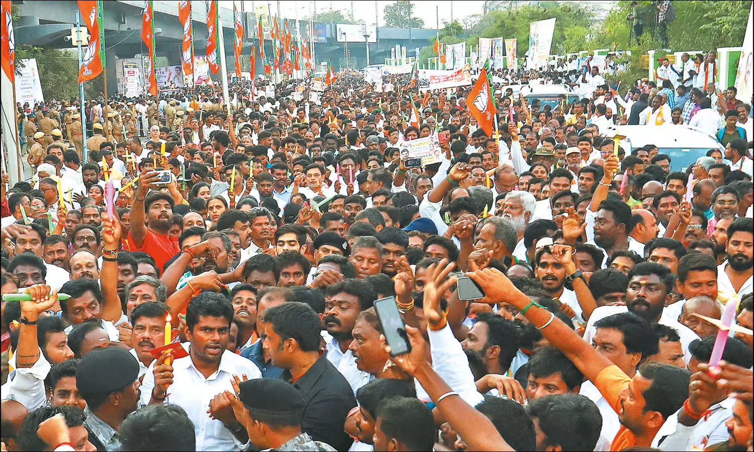 ராணுவ வீரர் குடும்பத்துக்கு பா.ஜ.க. ரூ.10 லட்சம் நிதியுதவி: அண்ணாமலை அறிவிப்பு ராணுவ வீரர் குடும்பத்துக்கு பா.ஜ.க. ரூ.10 லட்சம் நிதியுதவி: அண்ணாமலை அறிவிப்பு