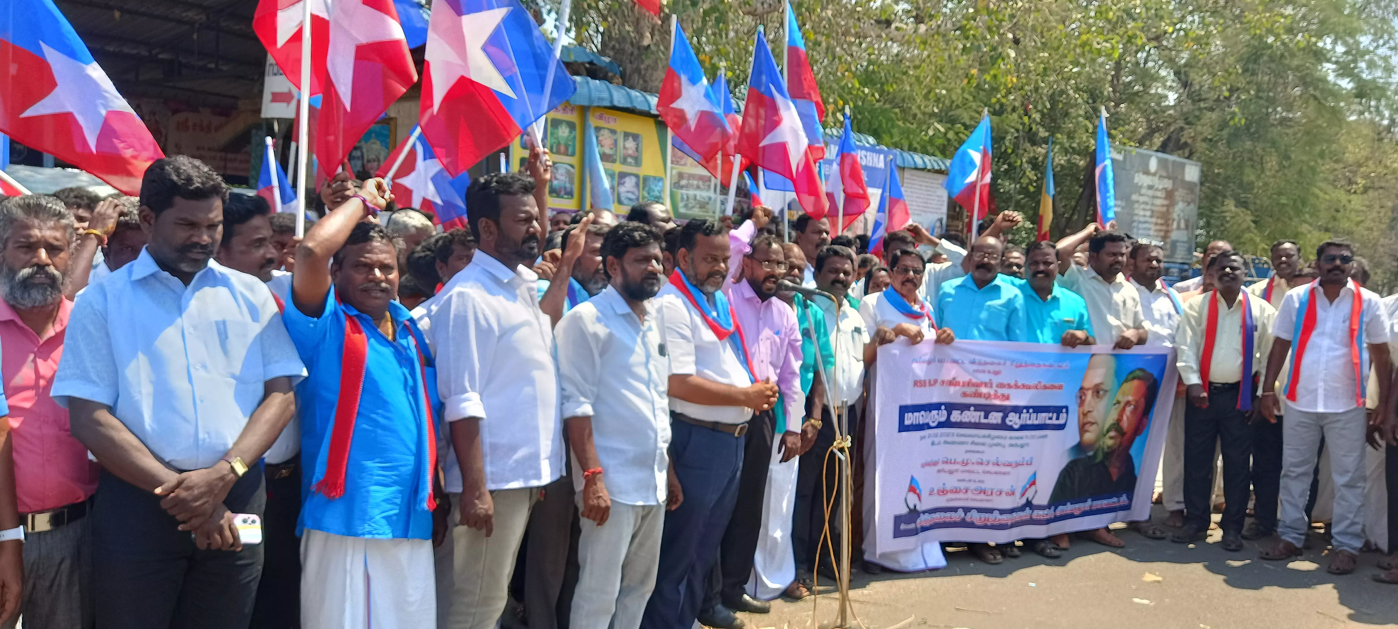 அரியலூரில் விடுதலை சிறுத்தை கட்சியினர் ஆர்ப்பாட்டம் அரியலூரில் விடுதலை சிறுத்தை கட்சியினர் ஆர்ப்பாட்டம்