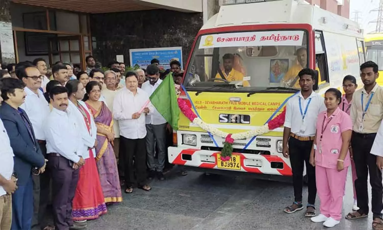 மஞ்சங்காரணையில் வேல்ஸ் மருத்துவக் கல்லூரியின் நடமாடும் இலவச மருத்துவ முகாம் சேவை வாகனம் மஞ்சங்காரணையில் வேல்ஸ் மருத்துவக் கல்லூரியின் நடமாடும் இலவச மருத்துவ முகாம் சேவை வாகனம்