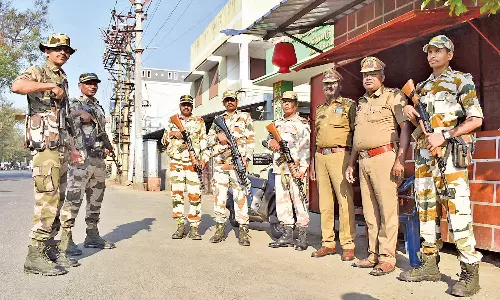 ஈரோடு இடைத்தேர்தல்- வாக்காளர்களை கவர விடிய விடிய நடந்த பணப்பட்டுவாடா