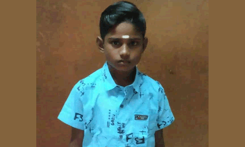 விஷவாயு தாக்கி 7ம் வகுப்பு மாணவர் பலி- சாக்கடையில் தங்க துகள்கள் சேகரித்த போது பரிதாபம்