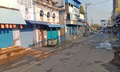 அனைத்து ரெயில்களும் நின்று செல்ல வலியுறுத்தி கடம்பூரில் 2-வது நாளாக கடையடைப்பு