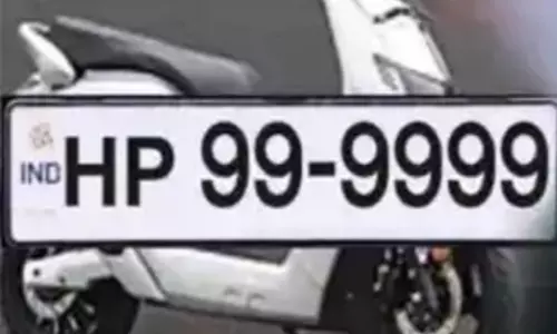 90 ஆயிரம் மதிப்புள்ள ஸ்கூட்டிக்கு ரூ.1 கோடி கொடுத்து நம்பர் பிளேட் வாங்கிய உரிமையாளர்