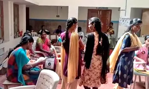 அரியப்பபுரம் அரசு ஆரம்ப சுகாதார நிலையத்தில் போதிய மருத்துவர்கள் இல்லாததால் கர்ப்பிணி பெண்கள் அவதி