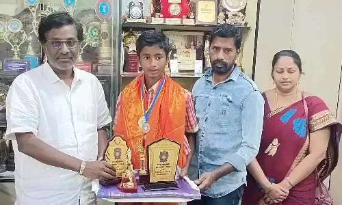 இரட்டை சதம் அடித்து ஆல்பா பள்ளி மாணவர் சாதனை