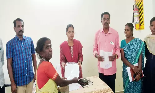வீடு இல்லாத 3 பயனாளிகளுக்கு வீட்டுமனை பட்டா