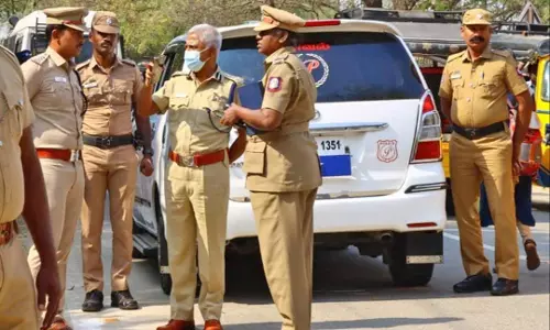 இலங்கை வாலிபர் தற்கொலை முயற்சி எதிரொலி: கலெக்டர் அலுவலக வளாகத்தில் ஆர்ப்பாட்டம் நடத்த தடை - போலீஸ் கமிஷனர் ராஜேந்திரன் உத்தரவு