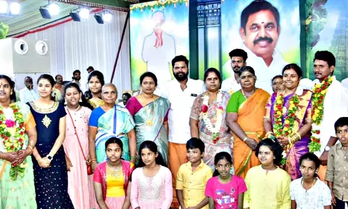 50 ஜோடி ஏழை-எளிய மணமக்களுடன் தனது மகள் திருமணத்தை நடத்தும்  முன்னாள் அமைச்சர் ஆர்.பி.உதயகுமார்