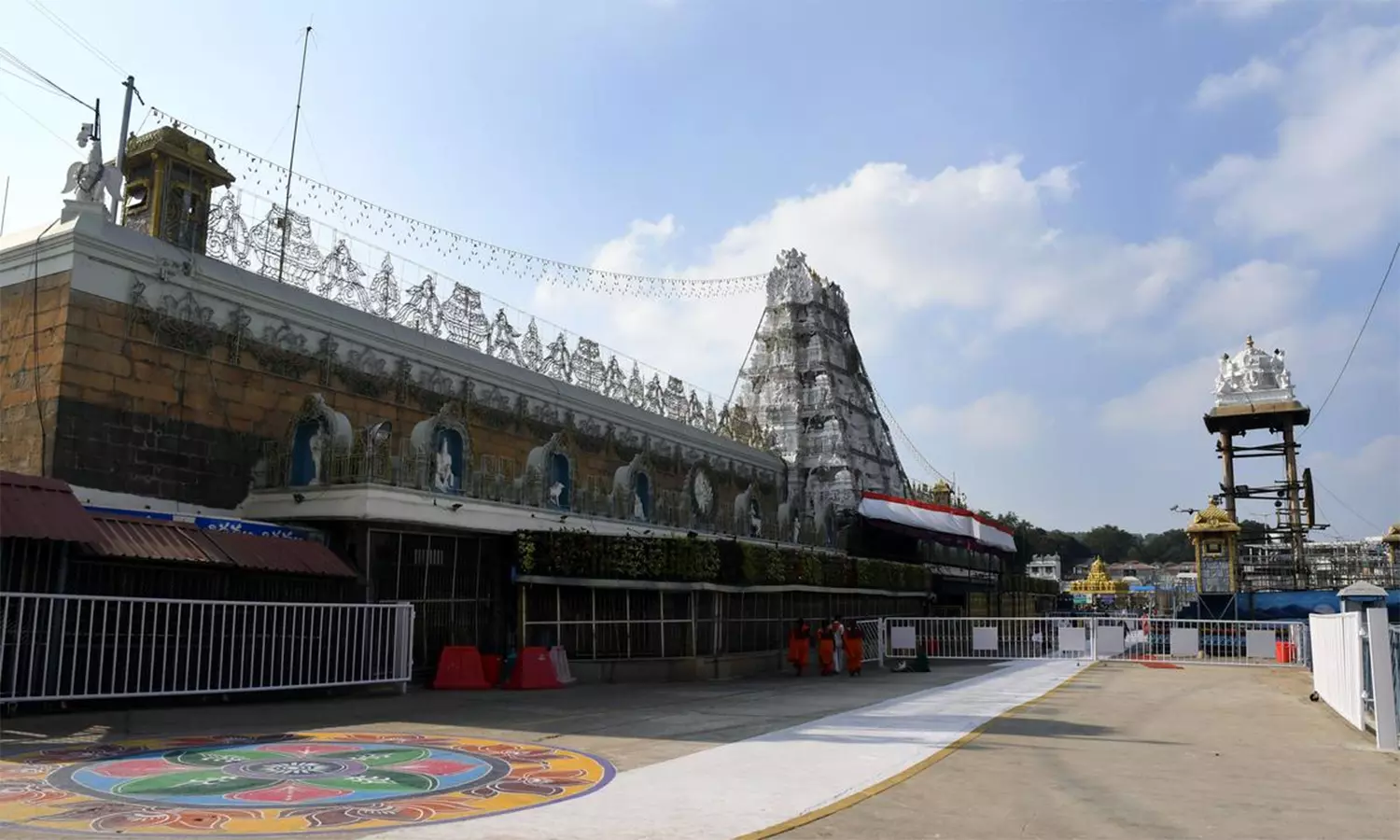 திருமலையில் ஸ்ரீவாணி தரிசன டிக்கெட்டுகள் நேரில் வழங்குவது மீண்டும் தொடக்கம் திருமலையில் ஸ்ரீவாணி தரிசன டிக்கெட்டுகள் நேரில் வழங்குவது மீண்டும் தொடக்கம்