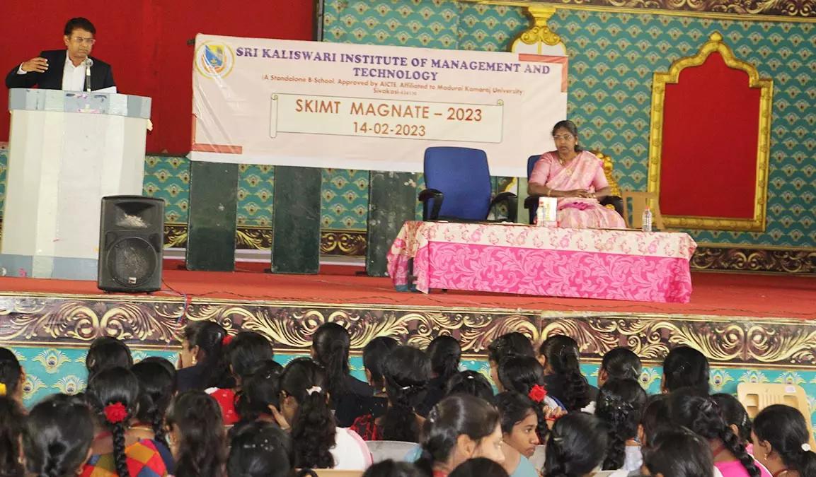 காளீஸ்வரி மேலாண்மை கல்லூரியில் மாணவர்கள் சந்திப்பு காளீஸ்வரி மேலாண்மை கல்லூரியில் மாணவர்கள் சந்திப்பு