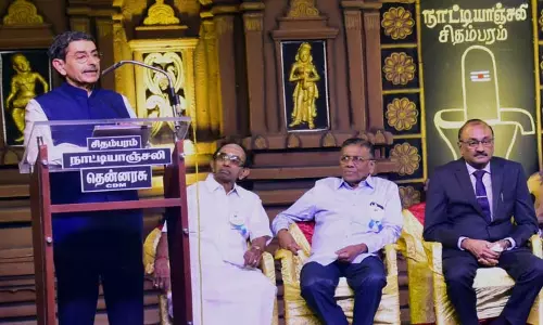நாம் ஆங்கிலத்திற்கு அடிமையாகி இருப்பதை மாற்ற வேண்டும்: கவர்னர் ஆர்.என்.ரவி