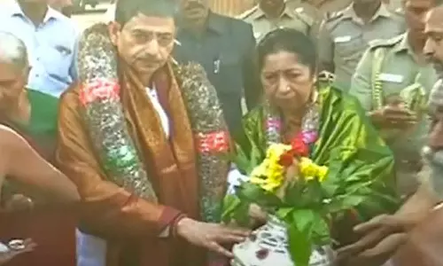 சிதம்பரம் நடராஜர் கோயிலில் குடும்பத்துடன் கவர்னர் ஆர்.என்.ரவி சாமி தரிசனம்