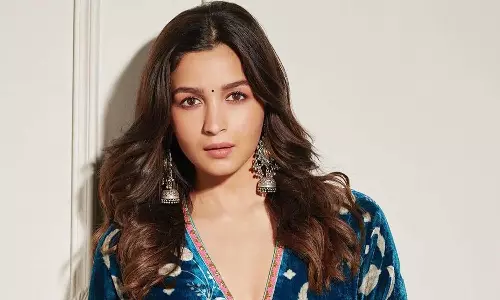 எந்த உலகில் இது அனுமதிக்கப்படுகிறது..? புகைப்படம் வெளியானது குறித்து ஆலியா பட் ஆவேசம்..