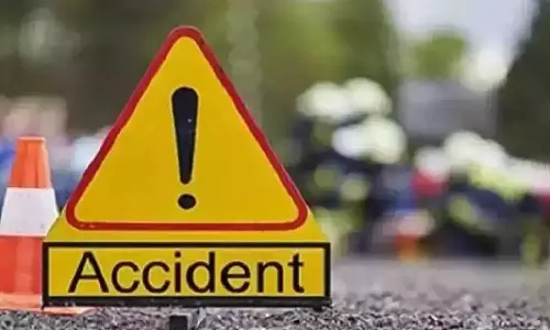 கிருஷ்ணகிரி அருகே டிராக்டர் மீது ஆம்னி பேருந்து மோதி பயங்கர விபத்து- 5 பேர் பலி