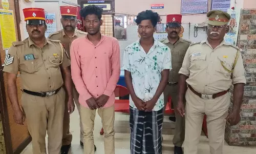 காரைக்காலில்  கஞ்சா விற்ற 2 இளைஞர்கள் கைது