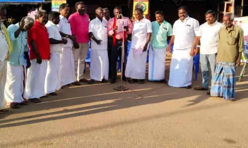 வம்பன் வேளாண் மைய முறைகேடுகளை கண்டித்து ஆலங்குடி அருகே விவசாயிகள் போராட்டம்