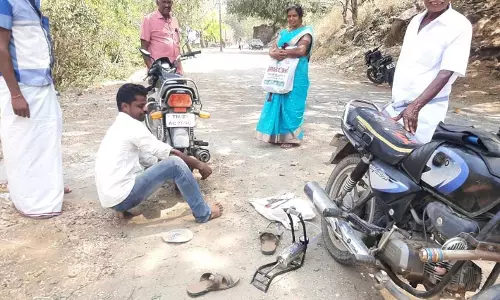 குண்டும், குழியுமான சாலையால் வாகன ஓட்டிகள் அவதி