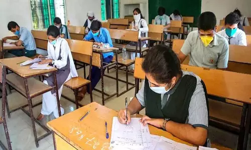 சி.பி.எஸ்.இ. பொதுத்தேர்வு நாளை தொடக்கம்-கோவையில் 9 ஆயிரம் மாணவர்கள் எழுதுகிறார்கள்