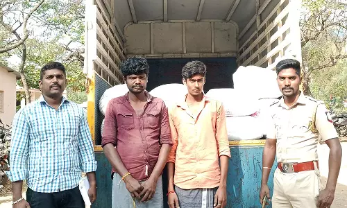 ரேஷன் அரிசி பறிமுதல்