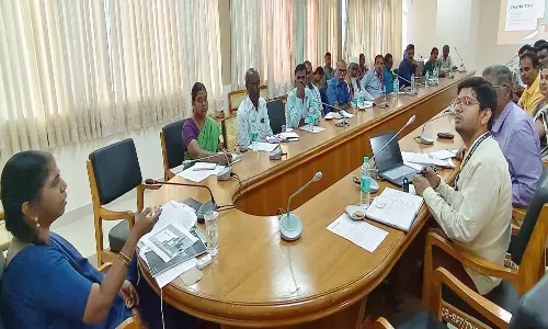 12-ம் வகுப்பு படிக்கும் மாணவர்களின் உயர்கல்வி வழிகாட்டலுக்கான களபயணம் குறித்த ஆய்வு கூட்டம்