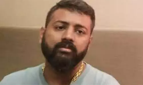 சிறையில் சொகுசு வாழ்க்கை... கையும் களவுமாக சிக்கிய சுகேஷ் சந்திரசேகர்