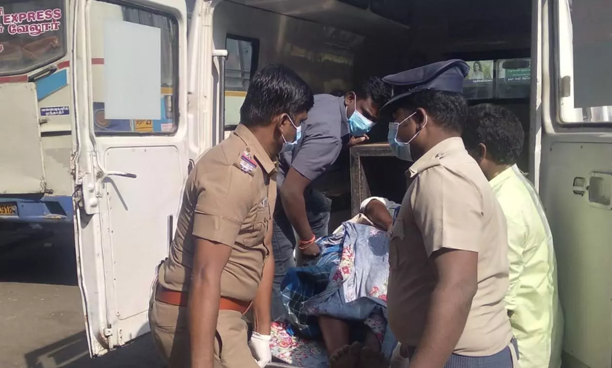 தருமபுரி நகர பஸ் நிலையத்தில் கிடந்த ஆண் பிணம்