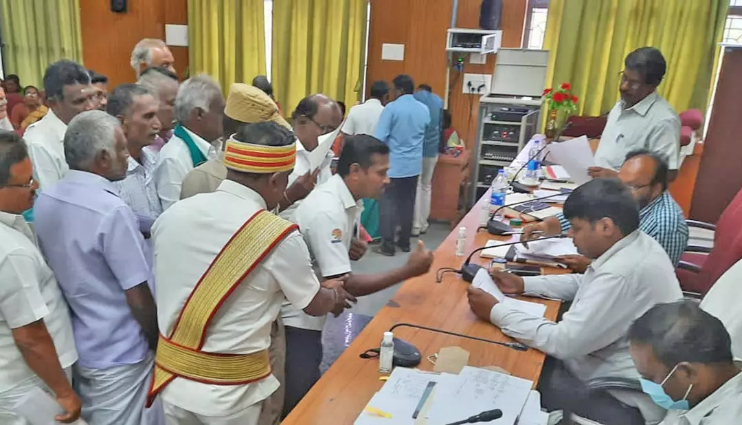 நெல்லை மாவட்டத்தில் 57.79 மெட்ரிக் டன் தரமற்ற விதைகள் விற்பனைக்கு தடை- விவசாயிகள் குறைதீர்க்கும் கூட்டத்தில் கலெக்டர் பேச்சு