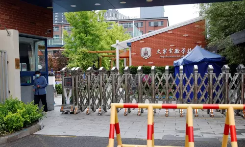 கொரோனா பரவலை தடுக்க சீனாவில் பள்ளிக்கூடங்கள் மூடல்