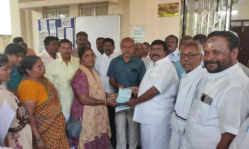 பயனாளிகளுக்கு வீடு கட்ட தவணைத் தொகை-எதிர்க்கட்சித் தலைவர் சிவா வழங்கினார்