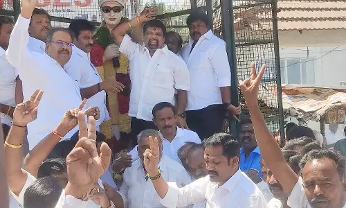 ஓசூரில் அ.தி.மு.க.வினர் கொண்டாட்டம்