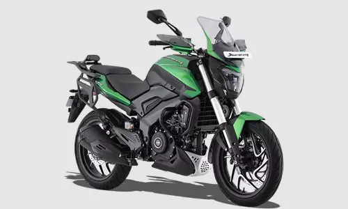 டாமினர் 400-க்கு அதிரடி தள்ளுபடி அறிவித்த பஜாஜ்