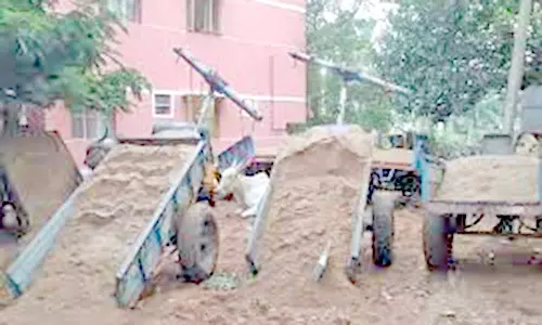 மணல் கடத்திய மாட்டு வண்டி பறிமுதல்