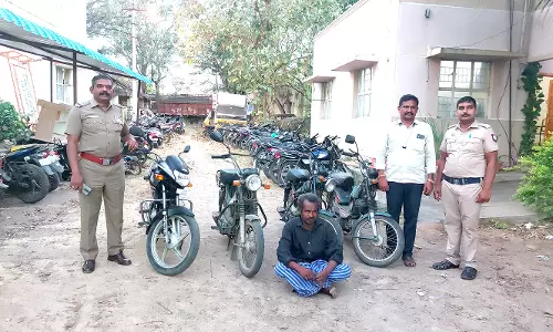 மோட்டார் சைக்கிள் திருடன் கைது