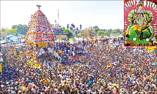 மேல்மலையனூர் அங்காள பரமேஸ்வரி அம்மன் கோவிலில் தேரோட்டம்