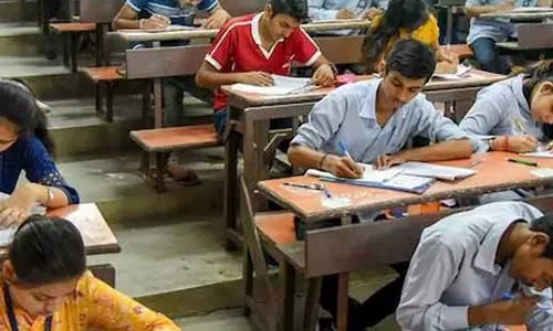 தமிழகம் முழுவதும் 280 இடங்களில் நடந்த குரூப்-2 தேர்வில் திடீர் குளறுபடி
