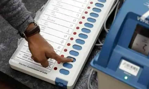 வாக்குச்சாவடிகளில் பயன்படுத்தப்படும் 81 வகையான பொருட்கள் பேக்கிங் செய்யும் பணி தீவிரம்