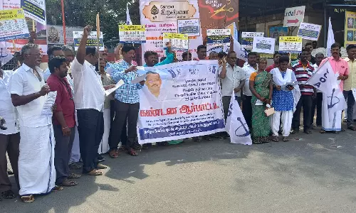 அரியலூரில் கேபிள் டிவி ஆபரேட்டர்கள் ஆர்ப்பாட்டம்