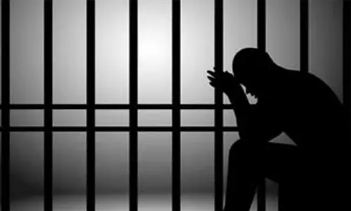 நல்லாசிரியர் ஜெயிலில் அடைப்பு