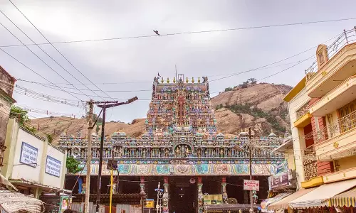 திருப்பரங்குன்றம் கோவிலில் தேங்காய் தொடும் முகூர்த்தம்