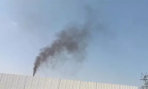 திருச்சி வண்ணாங்கோவில் அருகே தார் உற்பத்தி ஆலையின் புகை மூட்டத்தால் 10 பேர் மயக்கம்